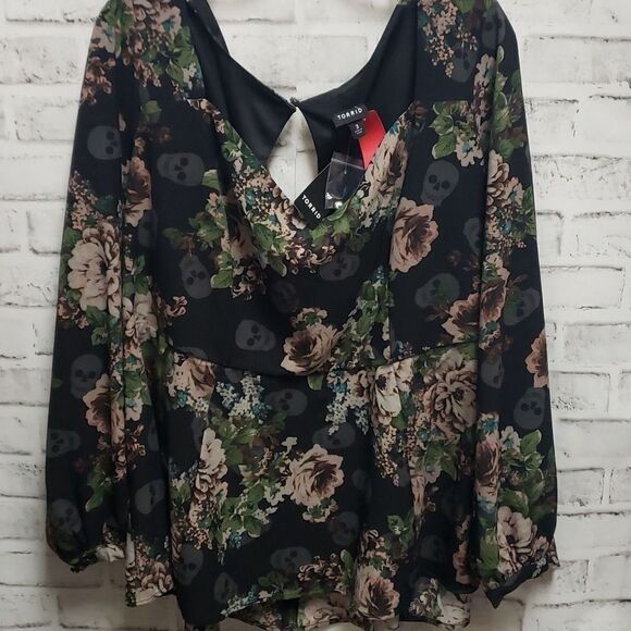 Torrid top  - Picture 1 of 4